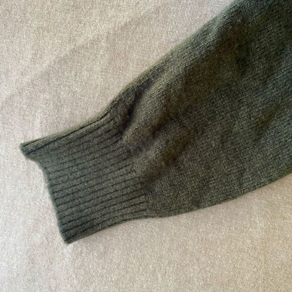 J crew olive green men's sweater with round neck and two buttons size Large - Picture 5 of 10